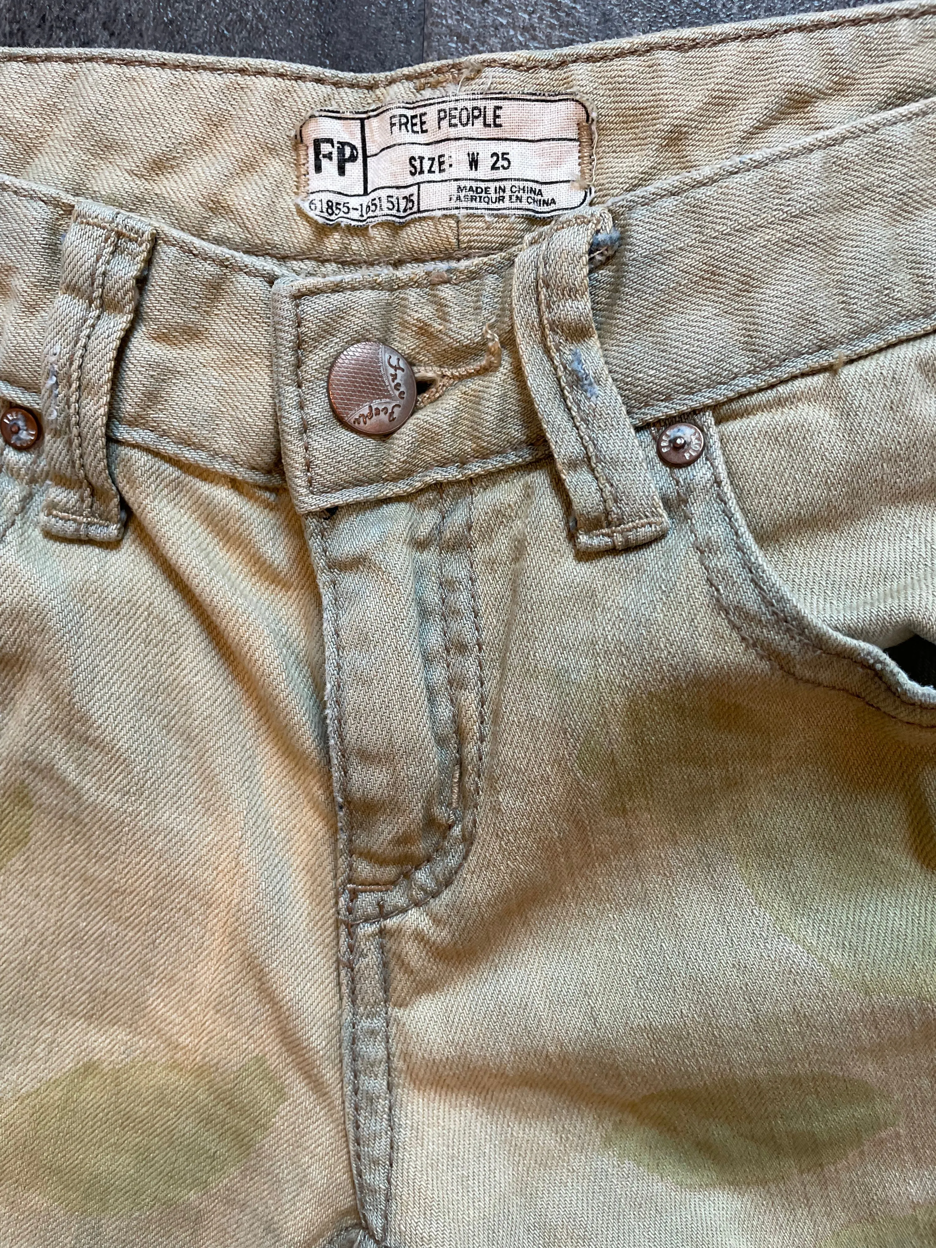 Free People Distressed Camo Capris (25)